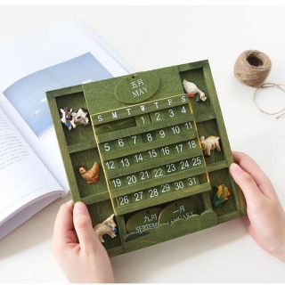 LỊCH GỖ TREO PHONG CÁCH VINTAGE