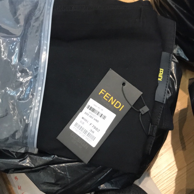 Quần áo khách đặt livestream shoppe