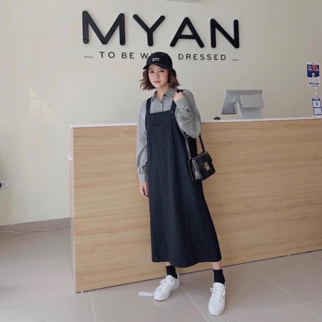 Set trang phục áo sơ mi caro xám tay dài + đầm maxi yếm dáng suông