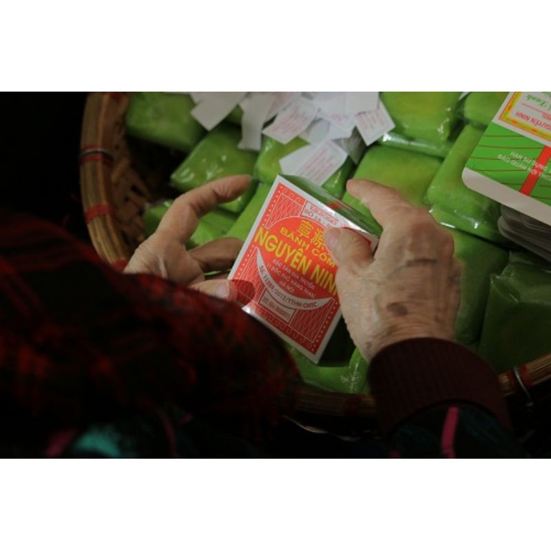 Bánh cốm 130 năm NGUYÊN NINH SINCE 1865 Chính hiệu 11 dốc hàng Than. giá cho 10 bánh.