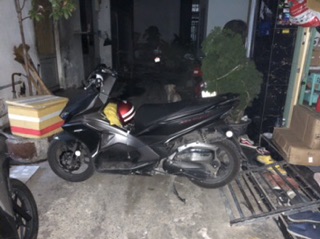 Mắt mèo phản quang màu trắng