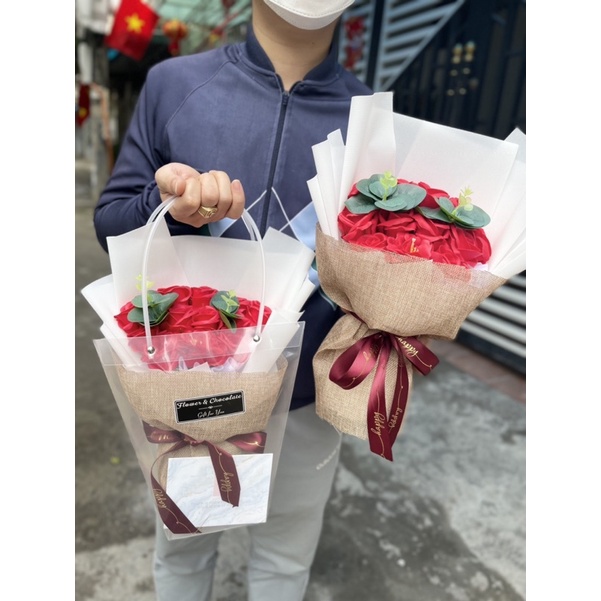 Bó hoa đỏ mix thuỷ tiên vải bố tặng kèm túi H3 thiệp