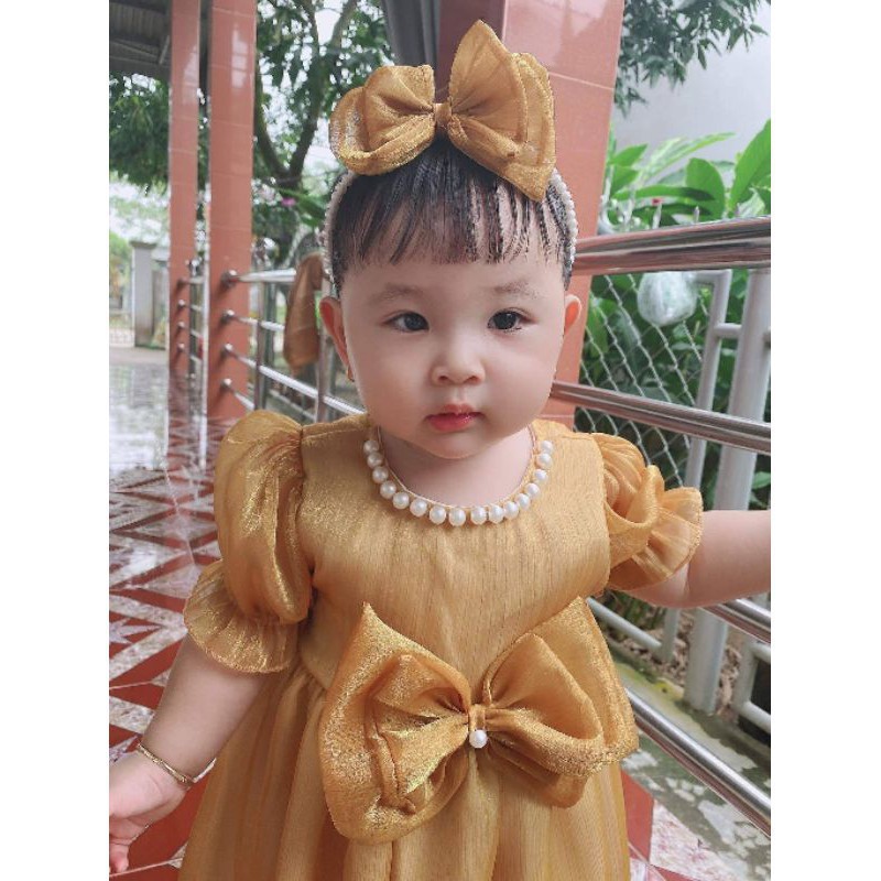 Đầm bé gái tơ vàng❤️ FREESHIP ❤️ Váy trẻ em tơ vàng với thiết kế sang,cổ đính ngọc(kèm cài ngọc) size 5kg - 3kg