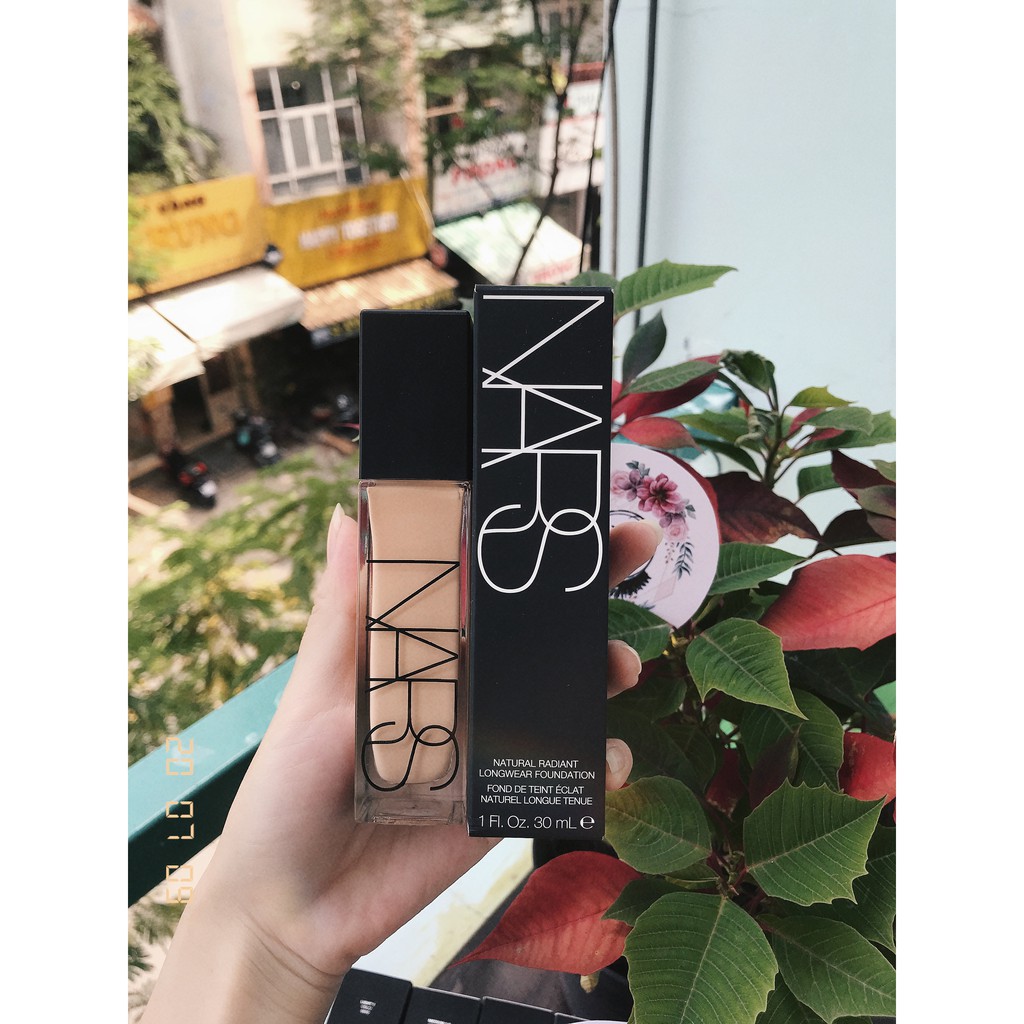 Kem nền NARS Natural Radiant Longwear Foundation