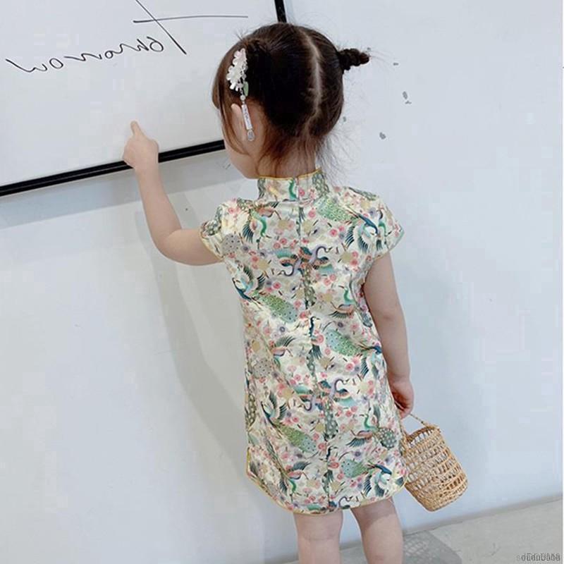 Sườn xám họa tiết hoa phong cách Trung Hoa dành cho bé gái
