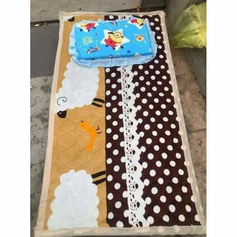 Thảm nỉ trải giường cho bé, giường lưới