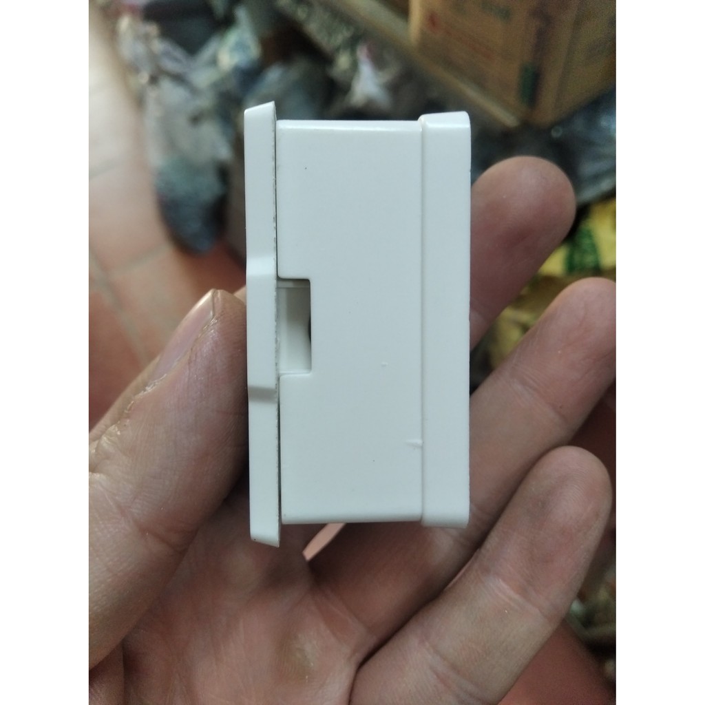 CẦU CHÌ ĐIỆN LOẠI 10A  MÀU TRẮNG