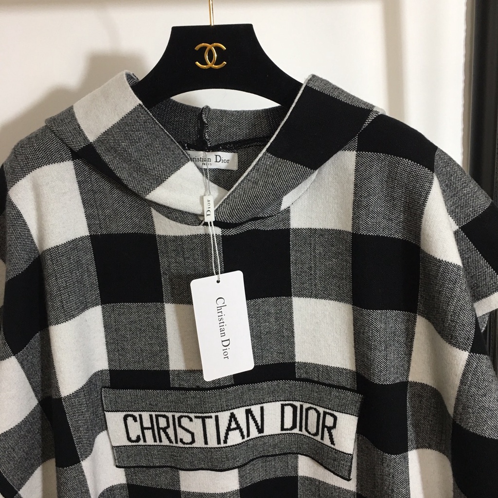 Váy, đầm cách điệu dior CD kẻ sọc, không tay, có mũ trùm đầu