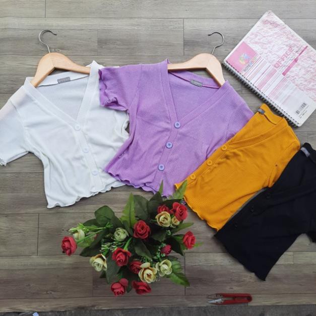 Áo Croptop Cổ Tim Thun Gân Ôm Body Phối Nút To Trắng Đen SHTACR04