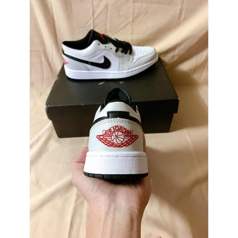 Giày thể thao cổ thấp