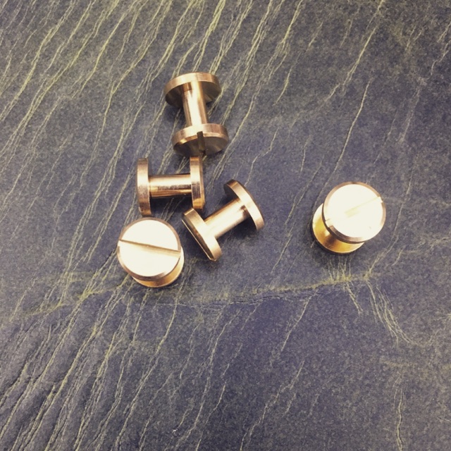 Ốc đồng vặn dây lưng , túi size 7mm