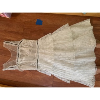 Váy ren tầng f21