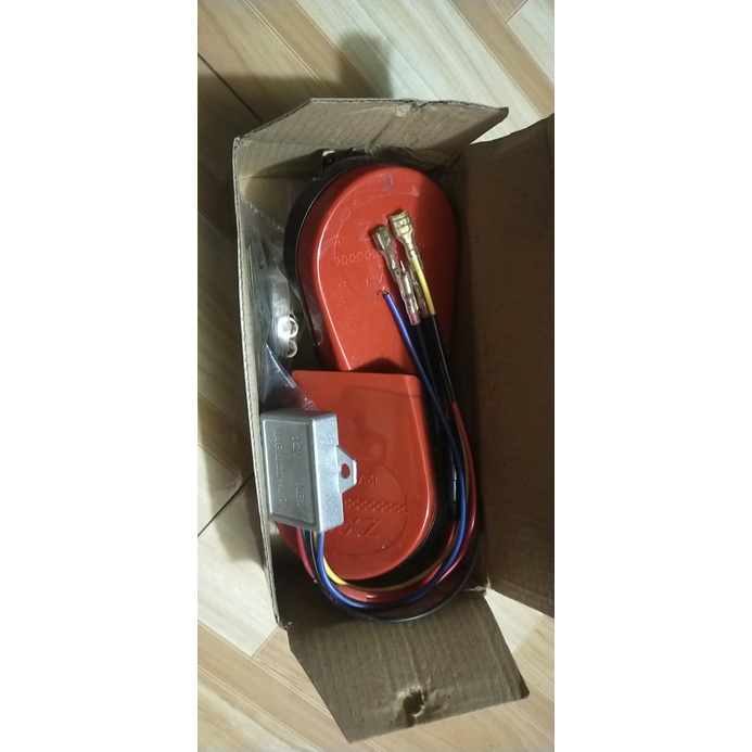 Còi ngân 8 tiếng kêu cực to