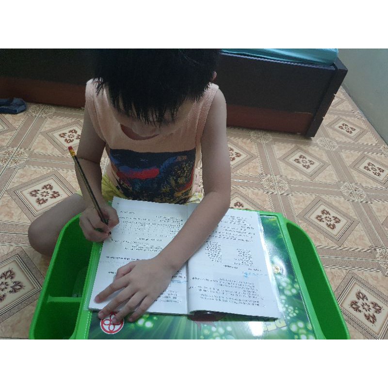 Bàn học nhựa 58x29cm cho bé, hàng Việt Nam