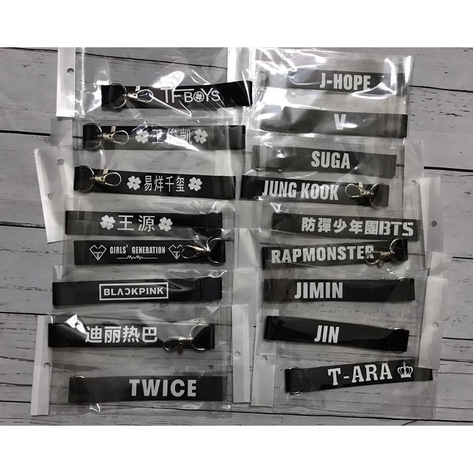 (Sỉ 20k) (10 nhóm) nametag bts twice snsd tfboys strap t-ara BP Lisa Jisoo Jennie Rose móc khóa treo trang trí