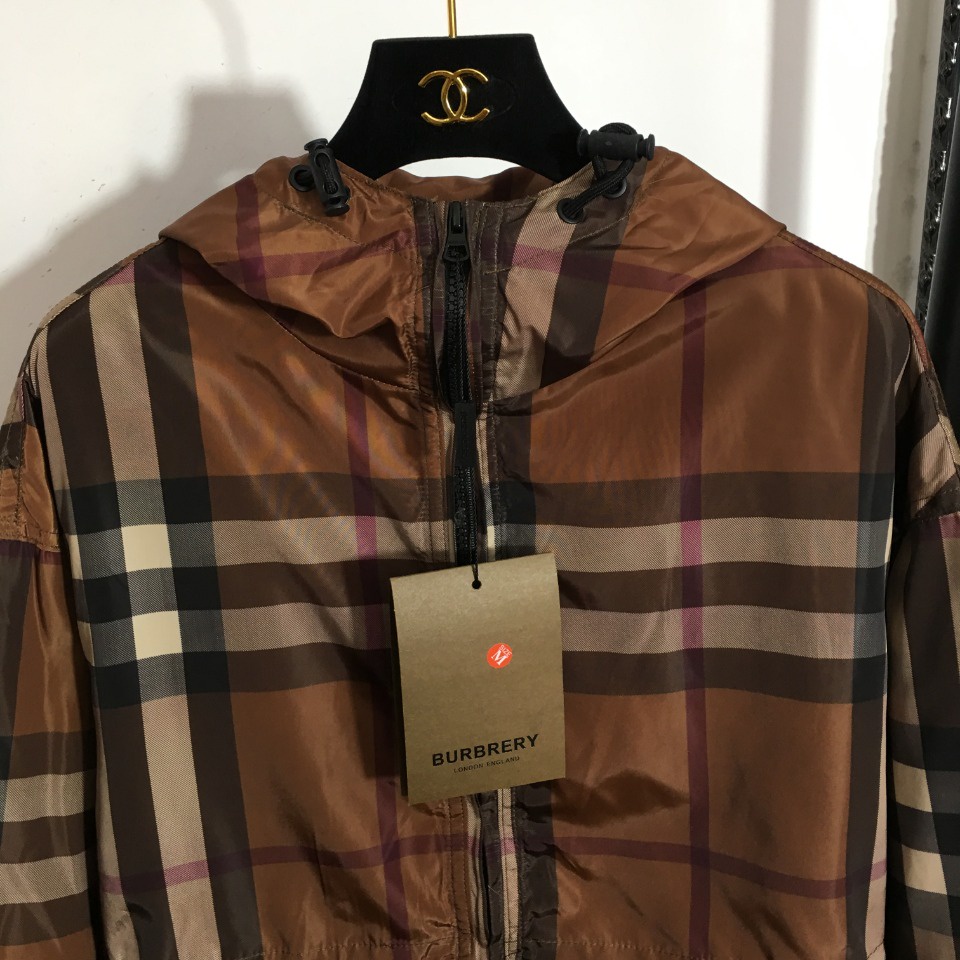 Áo khoác nữ thời trang cao cấp Burberry BBR thiết kế kẻ sọc