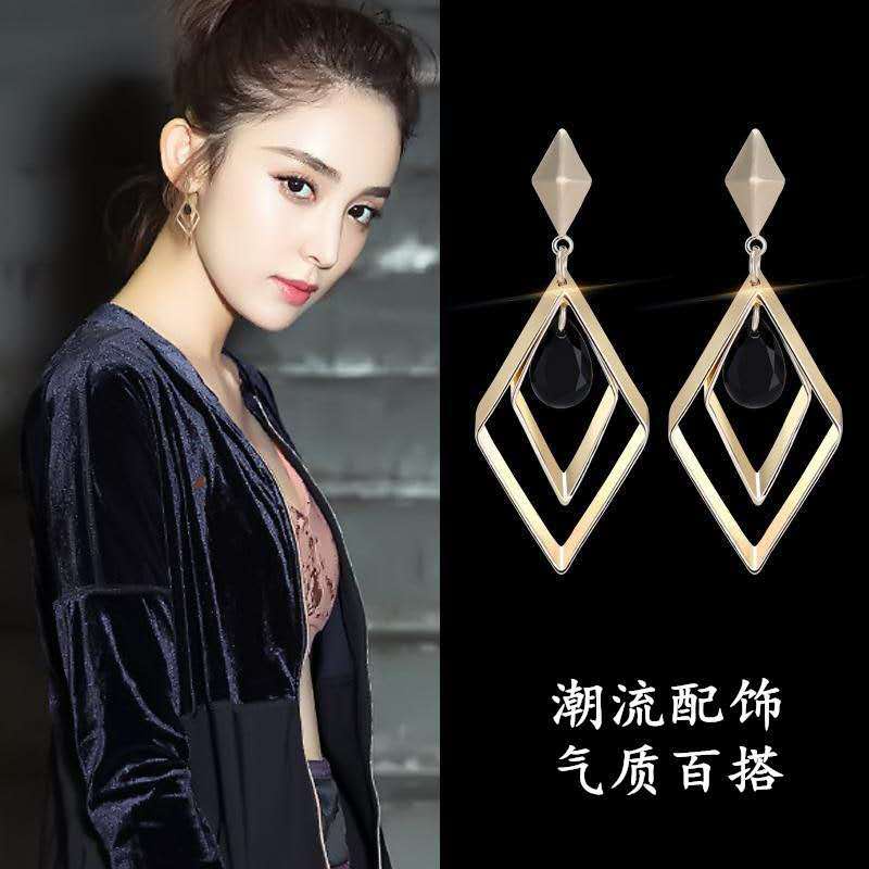 Bông tai ba chiều hình học 2022, Hoa tai hợp thời trang mới dành cho nữ thiết kế thích hợp cho mùa hè