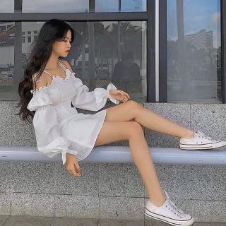 Đầm rớt vai hai màu