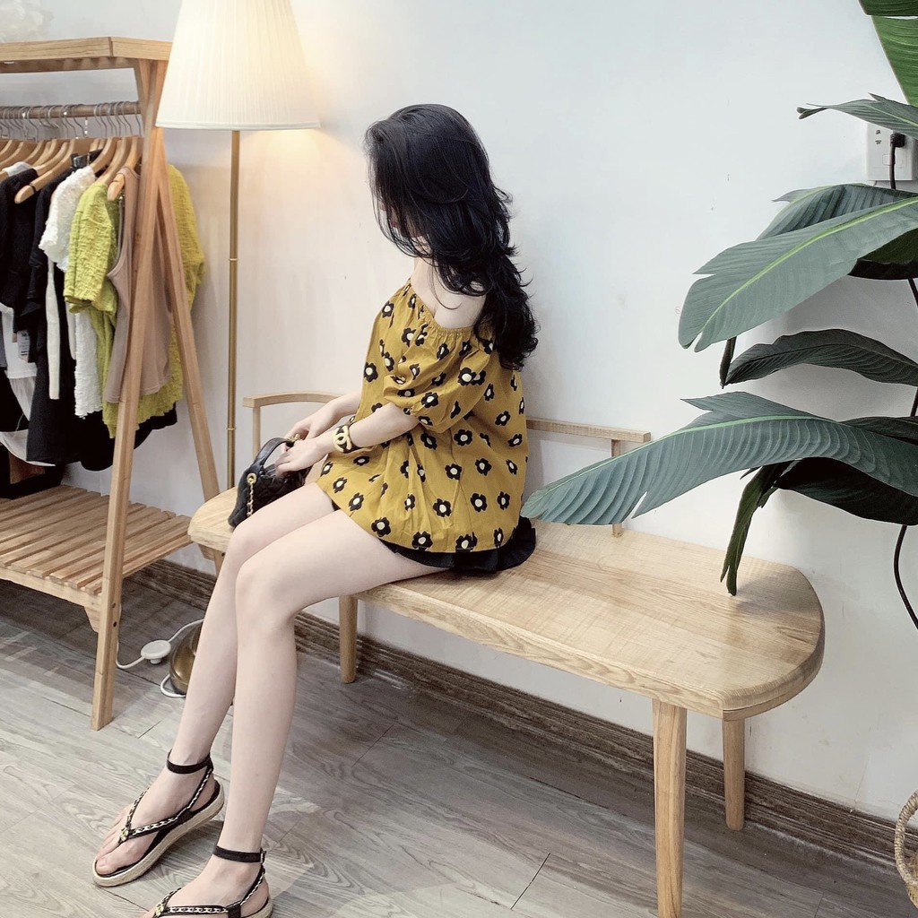 Set Trễ Vai Hoa Cúc Vàng Mix Quần Sooc Đùi