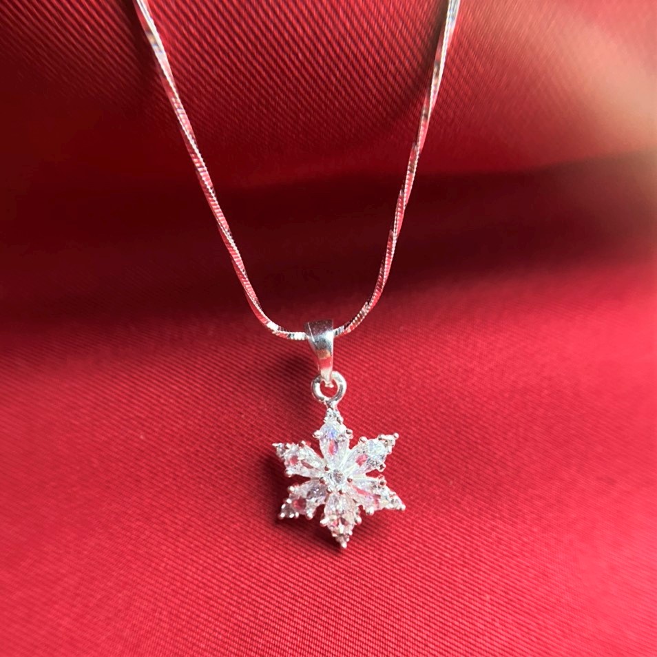 Dây chuyền bạc nữ mặt hoa đá 6 cánh, chất liệu bạc thật sáng bóng không rỉ