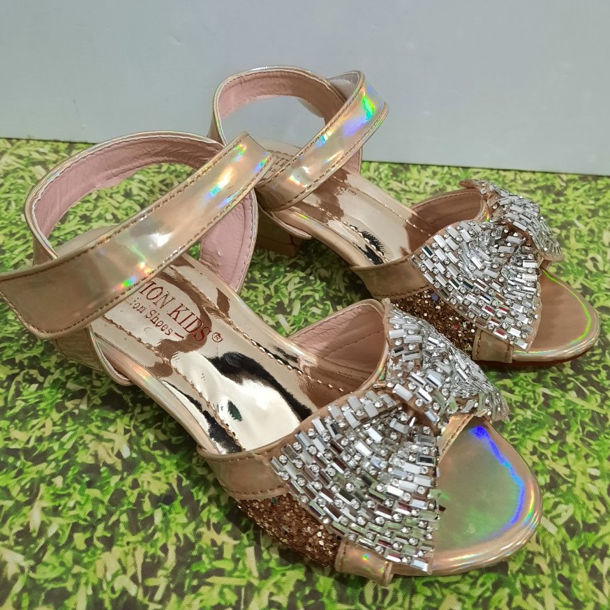 GIÀY SANDAL NƠ ĐÍNH ĐÁ LẤP LÁNH BÉ GÁI