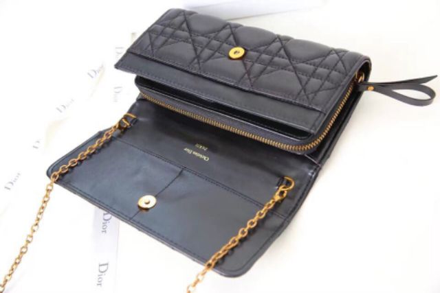 Cluth da trần, dây xích