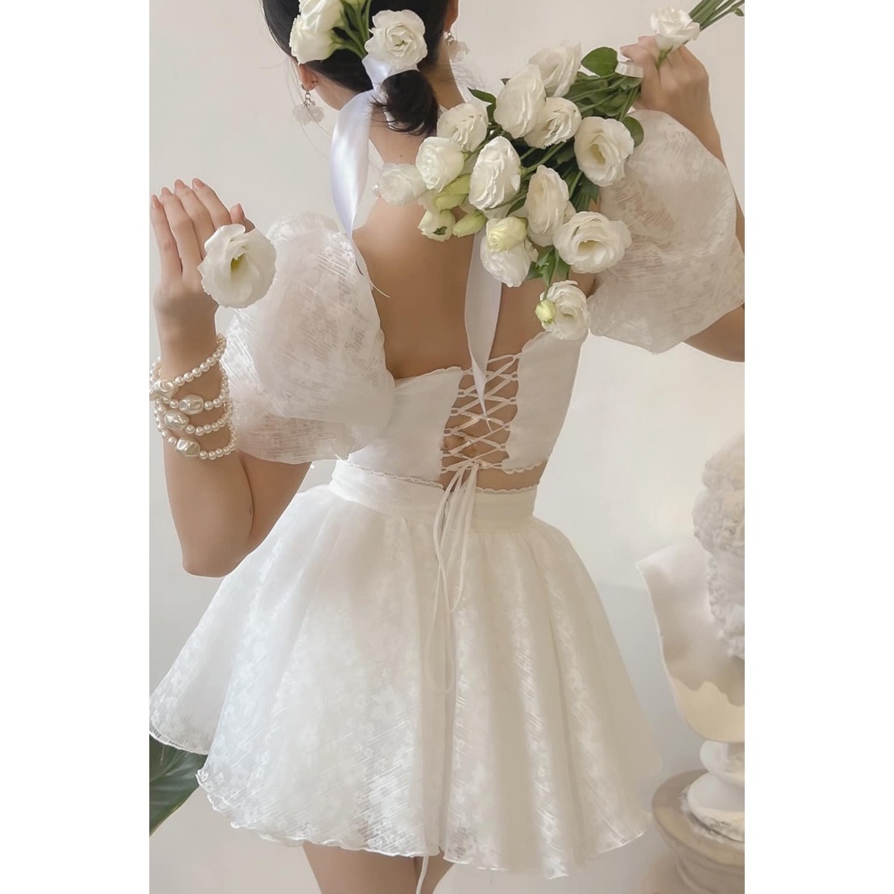 Set áo croptop cúp ngực tay phồng mix cùng chân váy ngắn dáng xòe