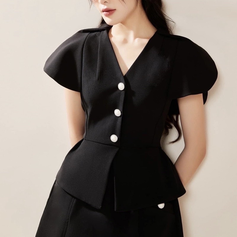 Áo kiểu G355 quyến rũ dễ phối với các loại chân váy hoặc quần - GEM Fashion