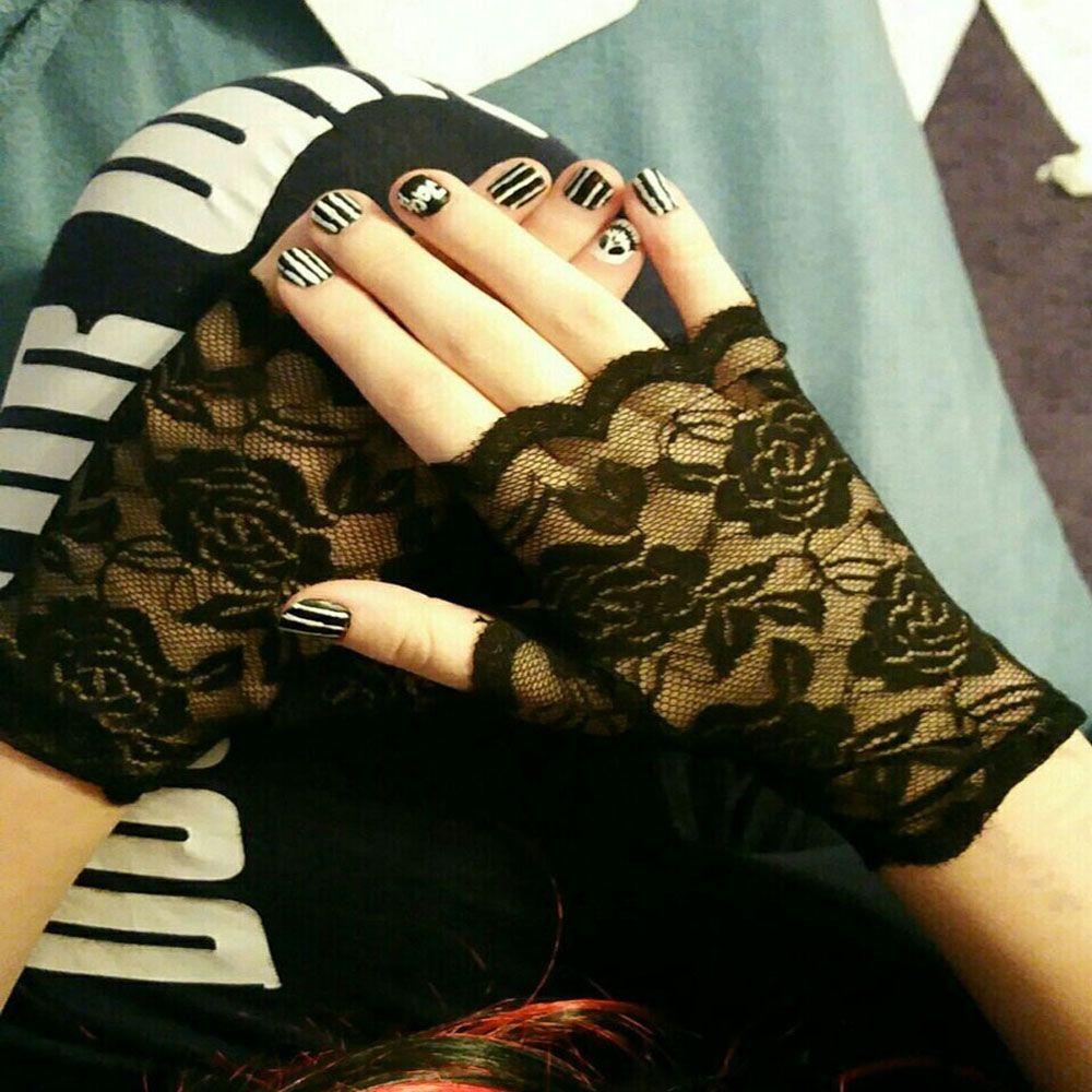 Găng Tay Ren Hoa Dùng Hóa Trang Cô Dâu Trong Tiệc Cưới