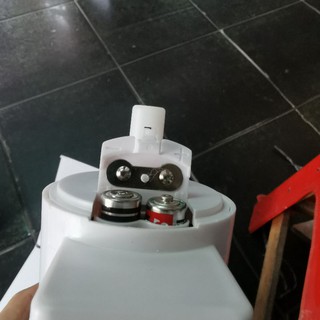 Máy cho cá ăn tự động