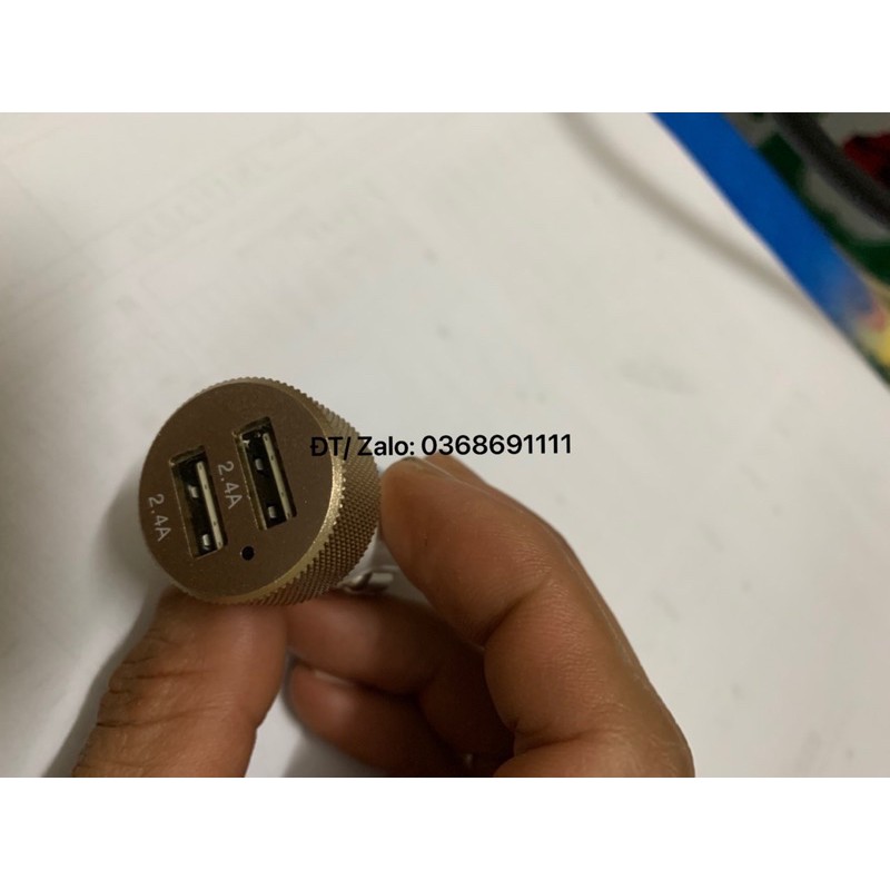 Thiết bị sạc điện thoại trên xe Ford