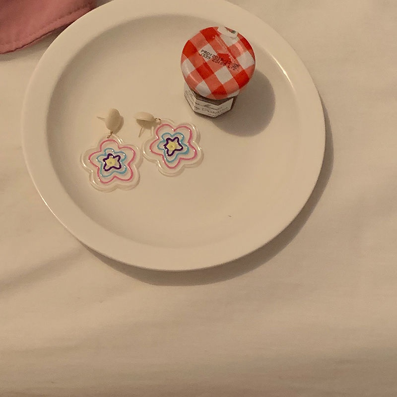 Bông tai hình hoa trong suốt màu sắc nổi bật