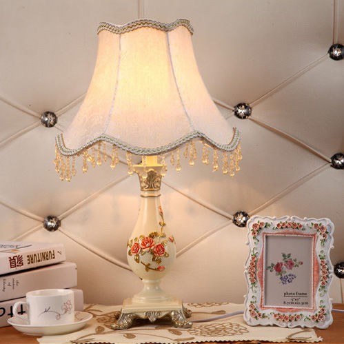 ☇Đèn bàn châu Âu phòng ngủ khách đơn giản và ấm áp đám cưới sáng tạo lãng mạn trang trí gia đình có thể điều
