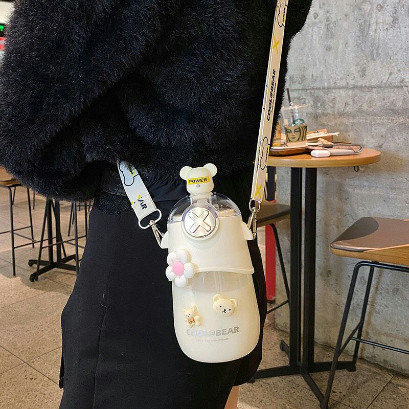 Bình nước gấu Bear kèm dây đeo 630ml