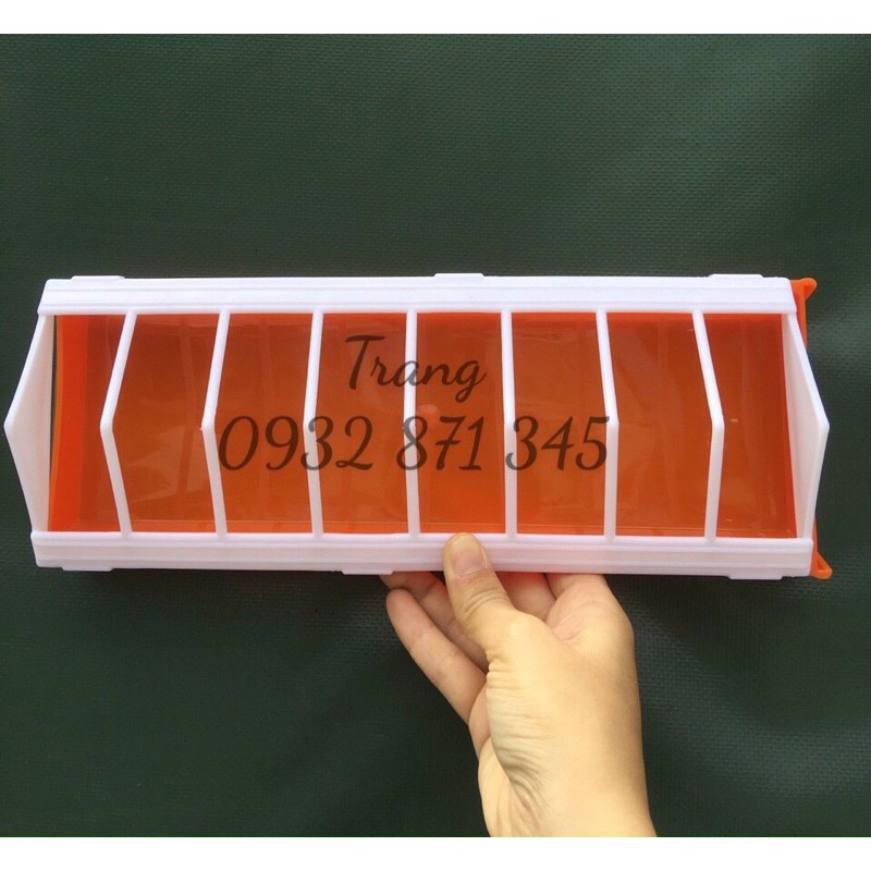 Máng ăn gà con chống bới