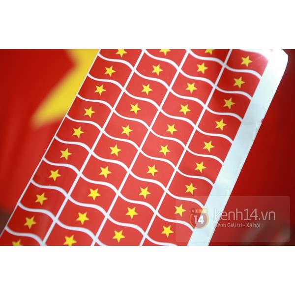 1 tấm 68 miếng dán mặt cờ đỏ sao vàng- sticke dán má cổ vũ bóng đá