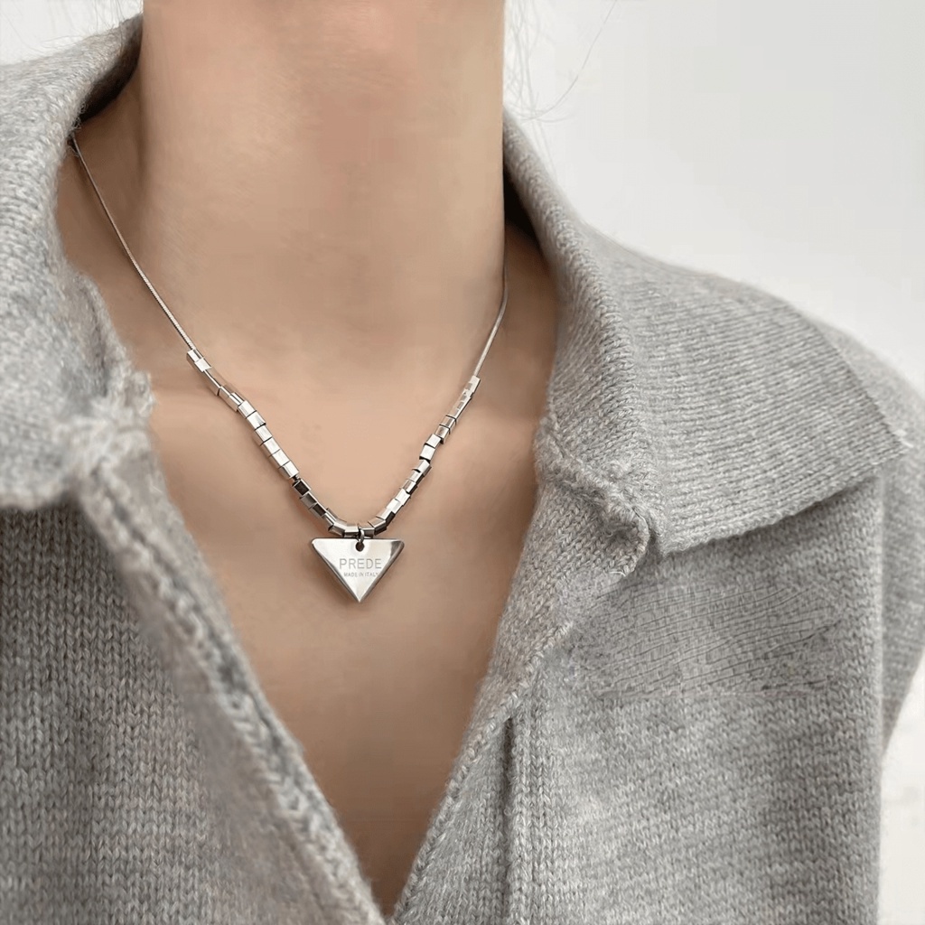 Dây Chuyền Mặt Tam Giác Khắc Chữ 19A1330.Dây Chuyền Thiết Kế Xinh Xắn Thời Trang Cho Nữ