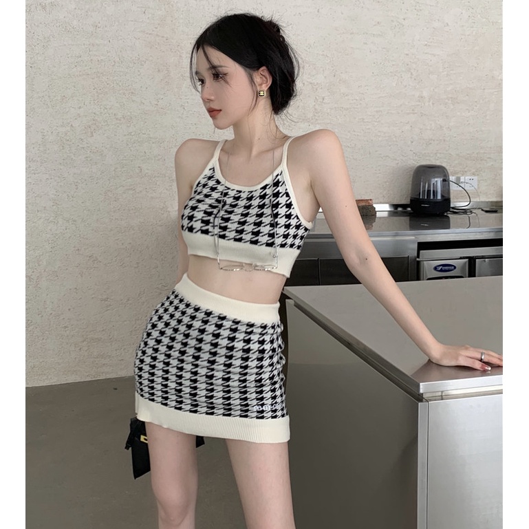 QKOOLE  Bộ Áo croptop Dệt Kim + Chân Váy Ôm Dáng Kiểu Hàn Quốc Xinh Xắn Cho Nữ