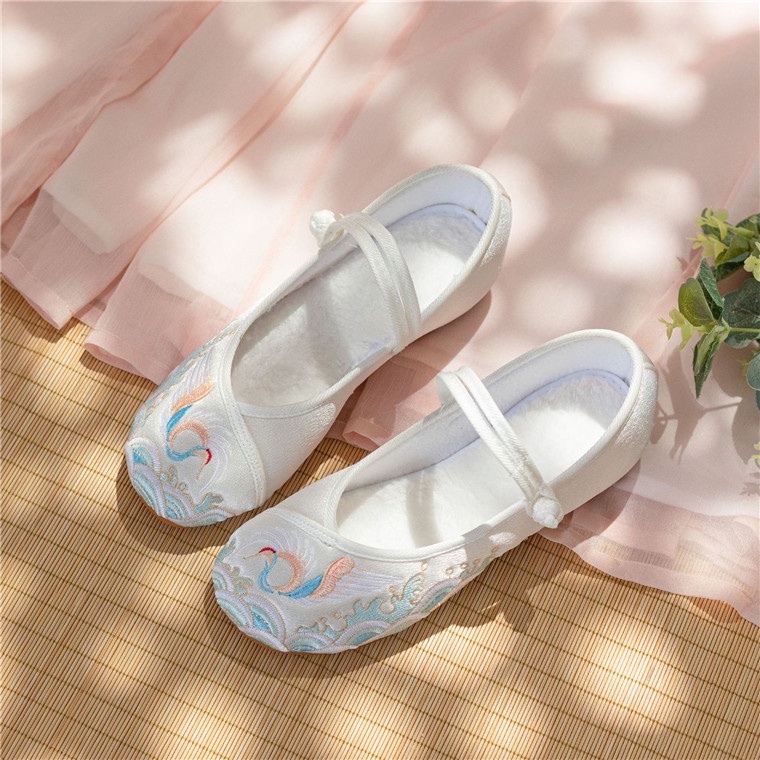 2023Giày Vải Satin Gót Thấp Thêu Họa Tiết Phong Cách Trung Hoa Cổ Điển Thời Trang Xuân Thu Cho Nữ