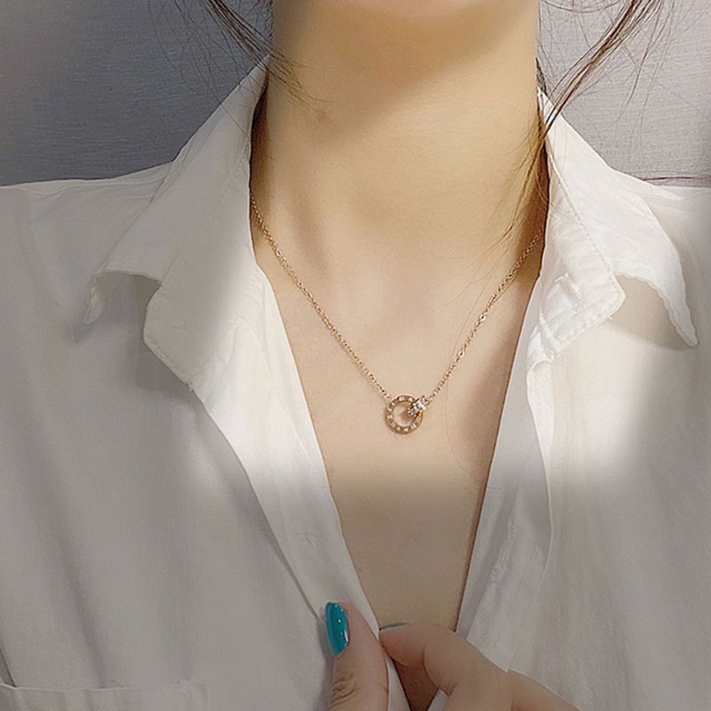 Vòng cổ Thép Titan Mặt Chữ Số La Mã Cổ Điển Cho Nữ