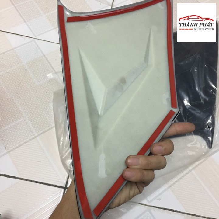 Ốp trang trí kính sau xe Toyota Cross 2020-2023 Độ cho Bản 1.8G Có 2 Mẫu Lựa Chọn