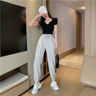 Set áo croptop và quần jogger