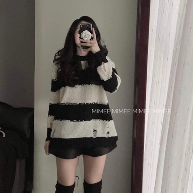 Áo len kẻ rách oversize