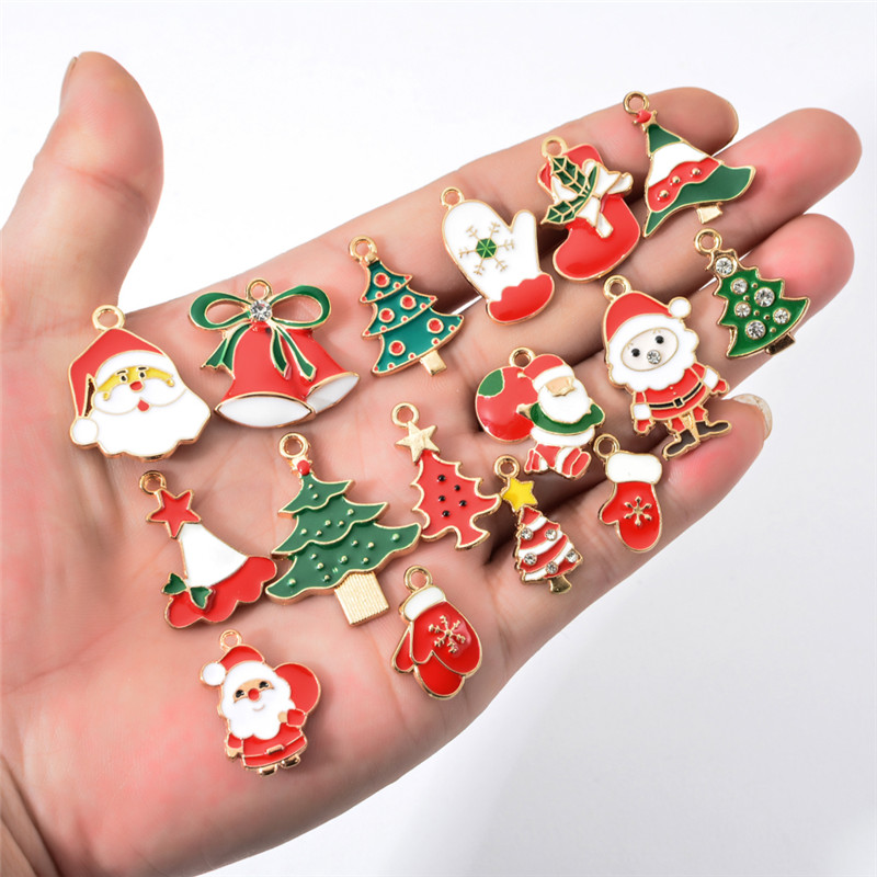 5 Pcs Random Christmas Tree Elk Santa Cute Hanging Pendant/ Xmas DIY Handmade Pendant Ornaments Jewelry Making for Necklace Bracelet Charms/ Christmas New Year Gifts