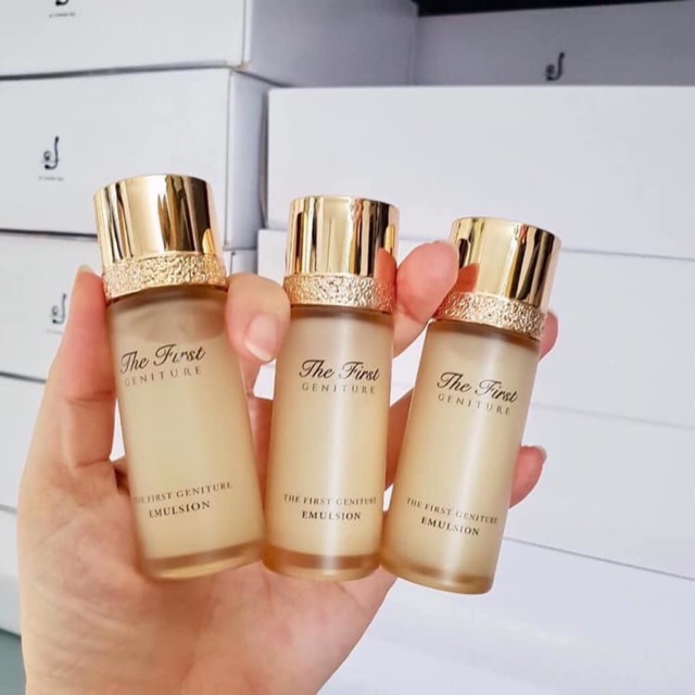 TÁCH SÉT CHAI SỮA DƯỠNG OHUI THEFIRST