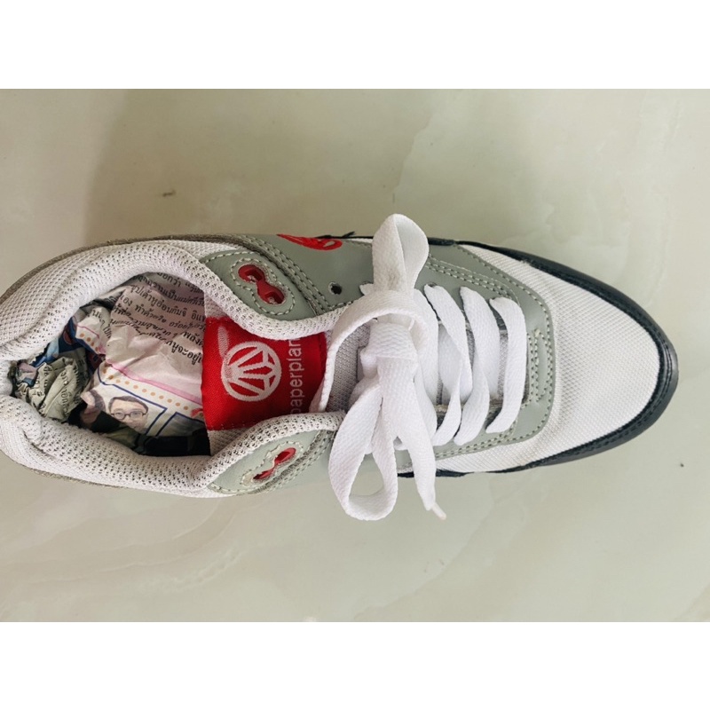 Giày thể thao hiệu si