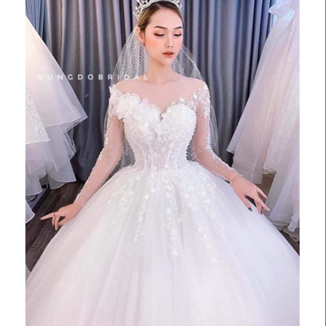 Váy cưới tùng bồng to tự nhiên