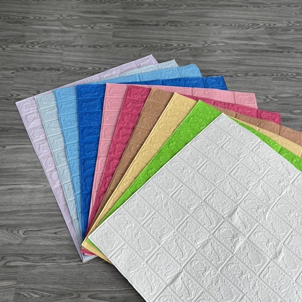 Miếng giấy dán tường bằng xốp giả gạch trang trí phòng kích thước 70cm x 77cm