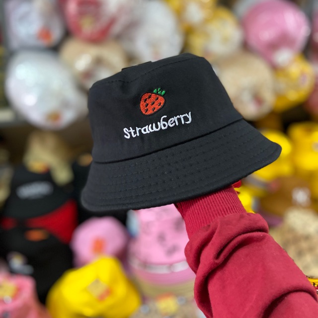 NÓN BUCKET TRÁI DÂU THỜI TRANG
