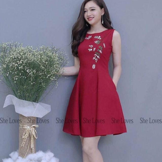 ĐẦM XOÈ SÁT NÁCH THÊU HOA